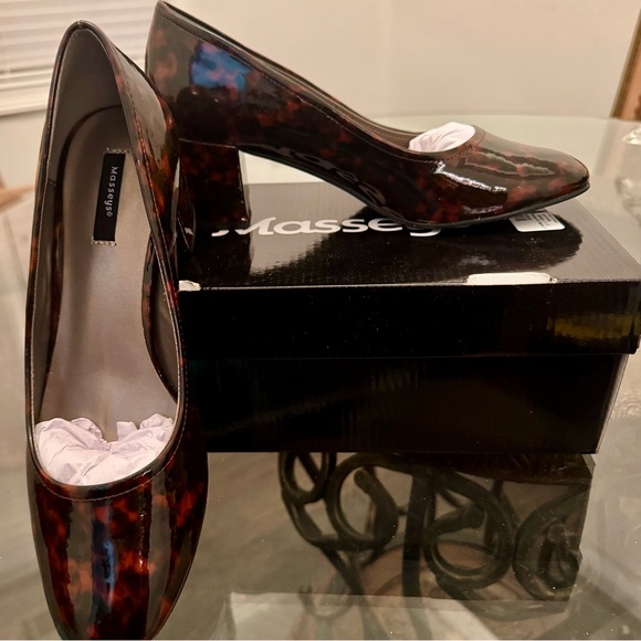 Tortoise Shell Block Heels - Picture 2 of 6